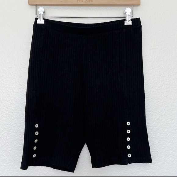 Zara Knit Ribbed Biker Shorts With Button Up Leg Detail For A More Updated Look - Picture 5 of 6